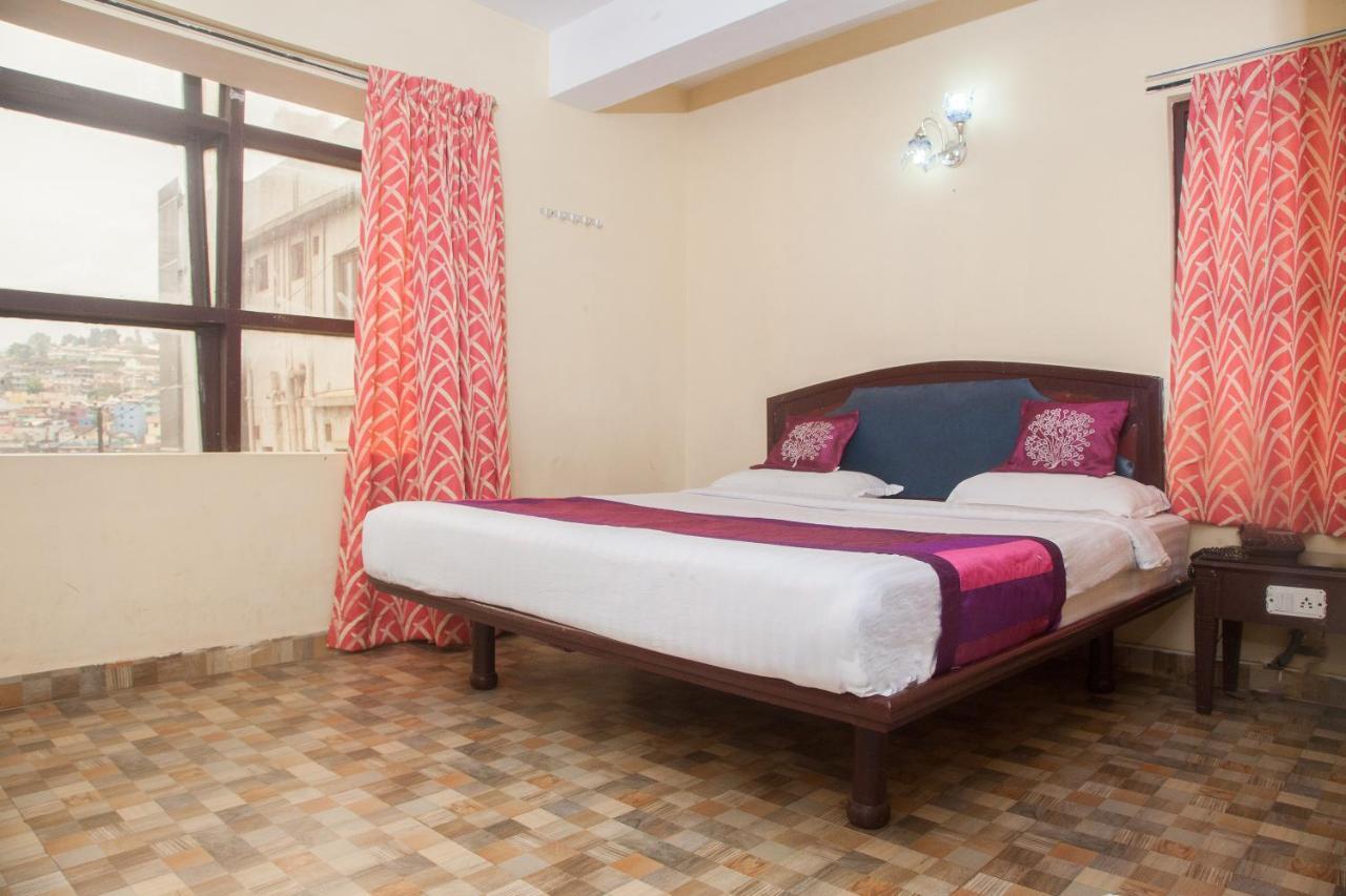Oyo 12357 Hotel Nilgiris Inn Ooty Exteriér fotografie